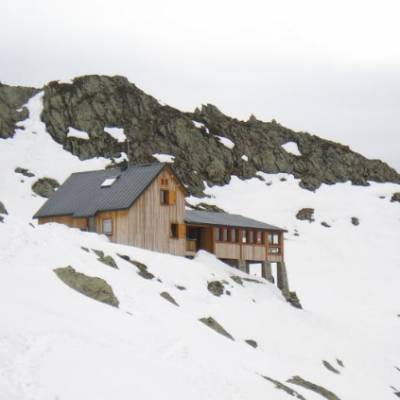 The refuge du Pigeonnier in winter