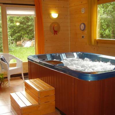 The Sunflower Chalet - spa area