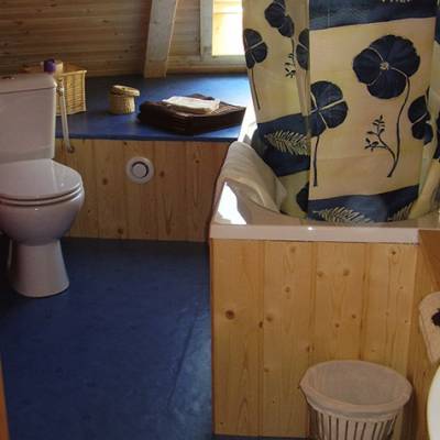 The Sunflower Chalet bathroom