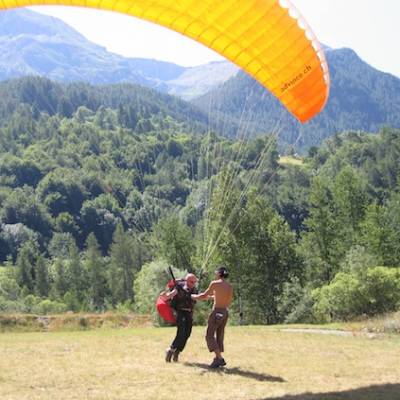Paragliding learn to fly course in the french Alps