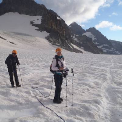 Mountaineering up to the col des ecrins