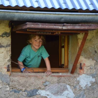 Refuge du Tourond kid in window