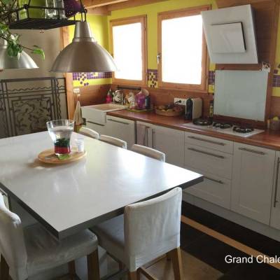 Blondeau-Chalet-kitchen-in-the-Grand-Chalet.jpg