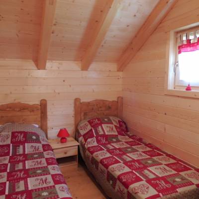 Chalet Valrouanne in Ancelle in the French Alps twin bedroom