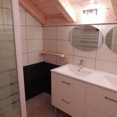 Chalet Valrouanne in Ancelle in the French Alps bathroom