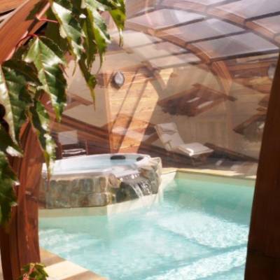Hotel Les Autanes pool and hot tub