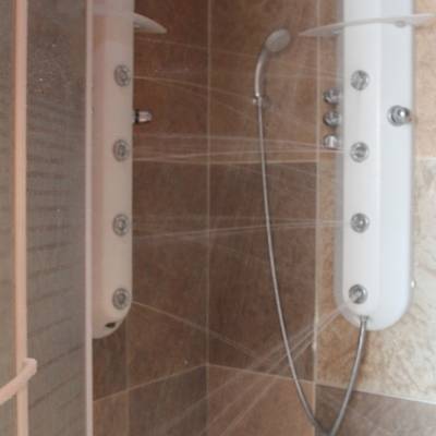 Hotel Les Autanes in Ancelle in the Alps power jet shower