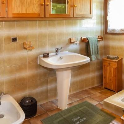 Carpe Diem Chalet bathroom
